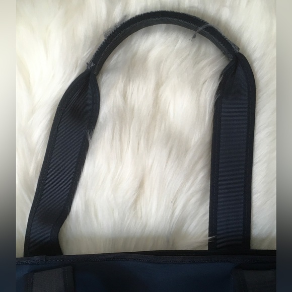 Juicy Couture Navy Blue Tote - Picture 8 of 11